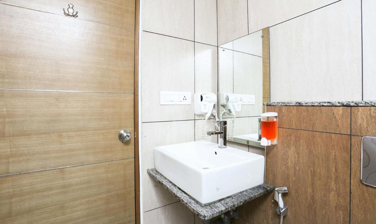 Medora Hotel Kozhikode Luaran gambar