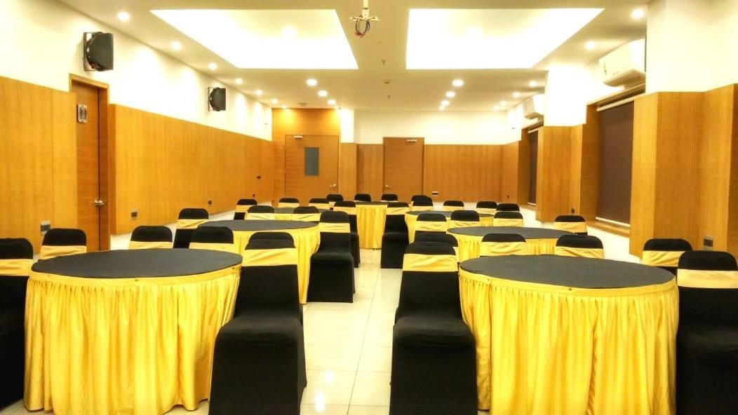 Medora Hotel Kozhikode Luaran gambar